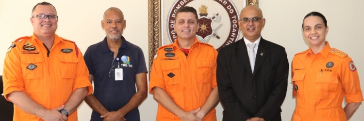 Comando-geral do CBMTO com o juiz Jos Maria, no QCG, em Palmas